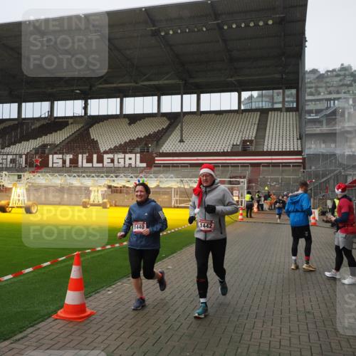 07.12.2025 - St. Pauli X-Mass-Run No. 15 Fabian Wolf http://msf.ph/oto/9415877 07.12.2025 11:06:27 Ziel 204, 414, 474, 486, 1403, 1440, 1442, 1556, 1564 meine-sportfotos.de