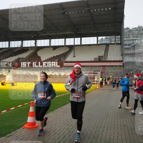 07.12.2025 - St. Pauli X-Mass-Run No. 15 Fabian Wolf http://msf.ph/oto/9415879 07.12.2025 11:06:27 Ziel 204, 414, 474, 486, 1403, 1440, 1442, 1556, 1564 meine-sportfotos.de