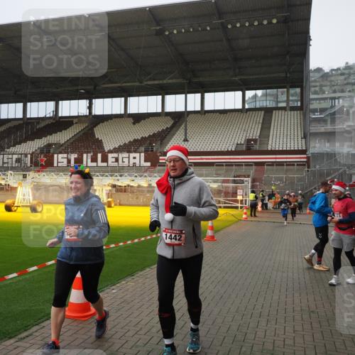 07.12.2025 - St. Pauli X-Mass-Run No. 15 Fabian Wolf http://msf.ph/oto/9415880 07.12.2025 11:06:27 Ziel 204, 414, 474, 486, 1403, 1440, 1442, 1556, 1564 meine-sportfotos.de