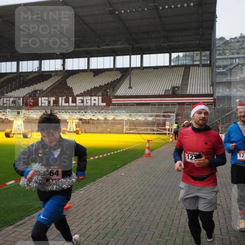 07.12.2025 - St. Pauli X-Mass-Run No. 15 Fabian Wolf http://msf.ph/oto/9415893 07.12.2025 11:06:32 Ziel 474, 486, 565, 1285, 1286, 1440, 1442, 1556, 1564 meine-sportfotos.de