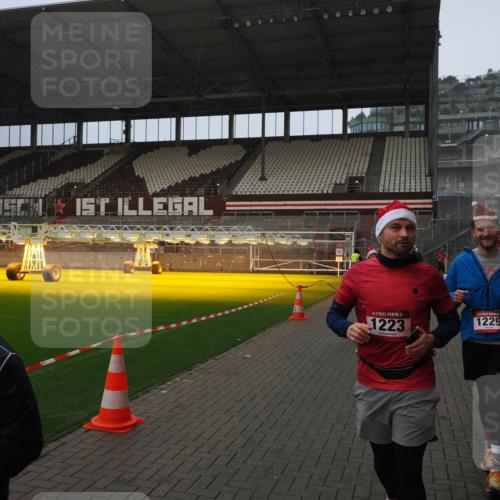 07.12.2025 - St. Pauli X-Mass-Run No. 15 Fabian Wolf http://msf.ph/oto/9415894 07.12.2025 11:06:32 Ziel 474, 486, 565, 1285, 1286, 1440, 1442, 1556, 1564 meine-sportfotos.de