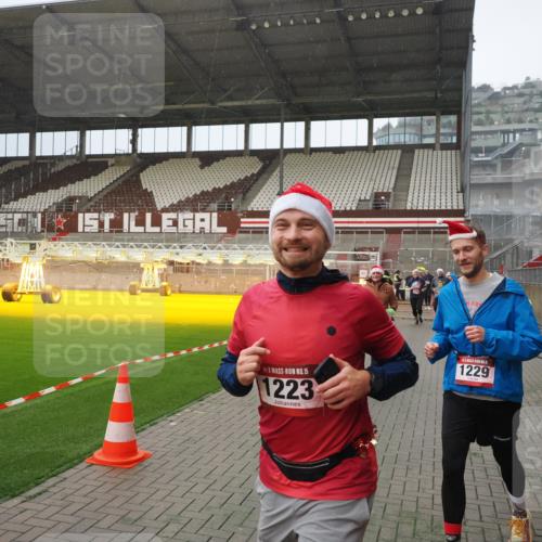 07.12.2025 - St. Pauli X-Mass-Run No. 15 Fabian Wolf http://msf.ph/oto/9415897 07.12.2025 11:06:32 Ziel 474, 486, 565, 1285, 1286, 1440, 1442, 1556, 1564 meine-sportfotos.de