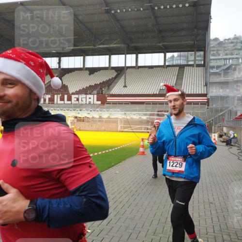 07.12.2025 - St. Pauli X-Mass-Run No. 15 Fabian Wolf http://msf.ph/oto/9415899 07.12.2025 11:06:33 Ziel 359, 382, 474, 486, 565, 1285, 1286, 1440, 1442, 1556, 1564 meine-sportfotos.de