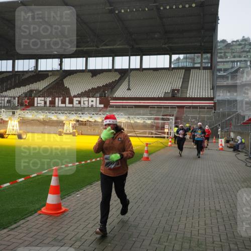 07.12.2025 - St. Pauli X-Mass-Run No. 15 Fabian Wolf http://msf.ph/oto/9415904 07.12.2025 11:06:34 Ziel 359, 382, 565, 1285, 1286, 1440, 1442, 1556, 1564 meine-sportfotos.de