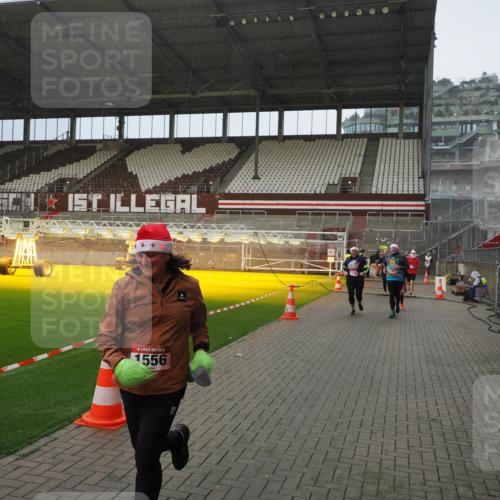 07.12.2025 - St. Pauli X-Mass-Run No. 15 Fabian Wolf http://msf.ph/oto/9415906 07.12.2025 11:06:34 Ziel 359, 382, 565, 1285, 1286, 1440, 1442, 1556, 1564 meine-sportfotos.de