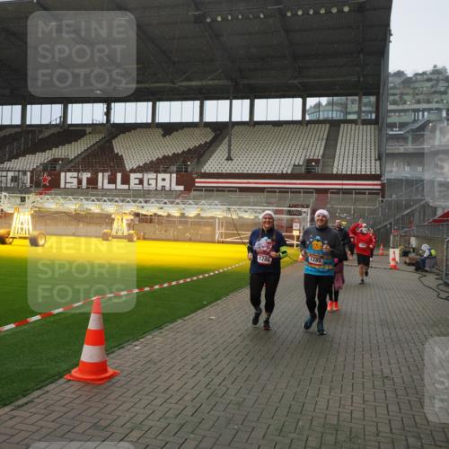 07.12.2025 - St. Pauli X-Mass-Run No. 15 Fabian Wolf http://msf.ph/oto/9415908 07.12.2025 11:06:37 Ziel 359, 382, 565, 1285, 1286, 1440, 1442, 1556, 1564, 4582, 4588 meine-sportfotos.de