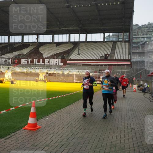 07.12.2025 - St. Pauli X-Mass-Run No. 15 Fabian Wolf http://msf.ph/oto/9415909 07.12.2025 11:06:37 Ziel 359, 382, 565, 1285, 1286, 1440, 1442, 1556, 1564, 4582, 4588 meine-sportfotos.de