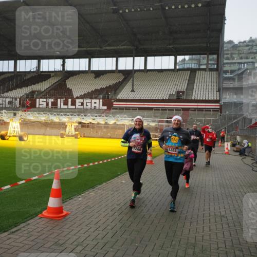 07.12.2025 - St. Pauli X-Mass-Run No. 15 Fabian Wolf http://msf.ph/oto/9415911 07.12.2025 11:06:38 Ziel 359, 382, 565, 1285, 1286, 1440, 1442, 1556, 1564, 4582, 4588 meine-sportfotos.de