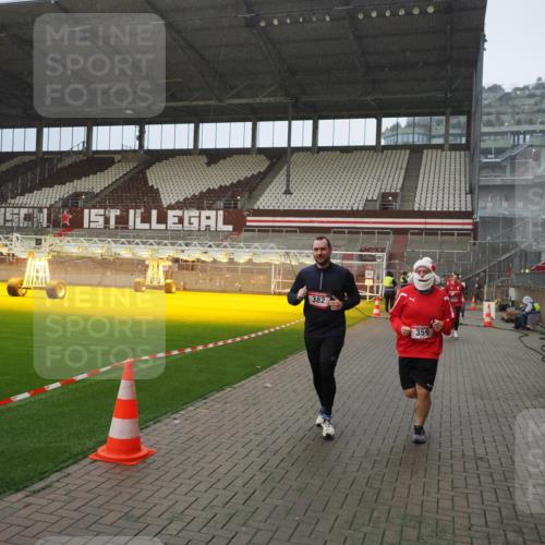 07.12.2025 - St. Pauli X-Mass-Run No. 15 Fabian Wolf http://msf.ph/oto/9415924 07.12.2025 11:06:41 Ziel 359, 382, 565, 1285, 1286, 1556, 1564, 1708, 4582, 4588 meine-sportfotos.de