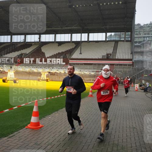 07.12.2025 - St. Pauli X-Mass-Run No. 15 Fabian Wolf http://msf.ph/oto/9415926 07.12.2025 11:06:41 Ziel 359, 382, 565, 1285, 1286, 1556, 1564, 1708, 4582, 4588 meine-sportfotos.de