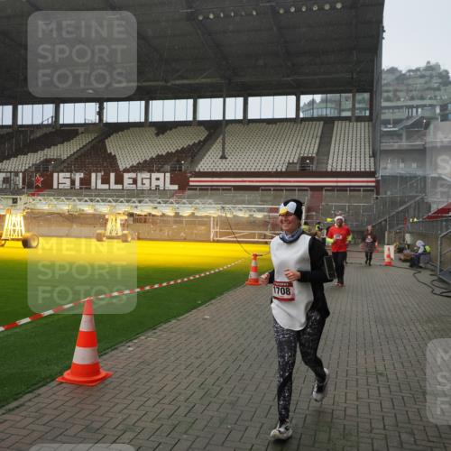 07.12.2025 - St. Pauli X-Mass-Run No. 15 Fabian Wolf http://msf.ph/oto/9415938 07.12.2025 11:06:48 Ziel 359, 382, 565, 595, 1285, 1286, 1462, 1469, 1708, 4582, 4588 meine-sportfotos.de