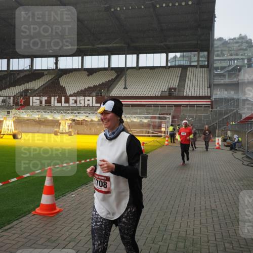 07.12.2025 - St. Pauli X-Mass-Run No. 15 Fabian Wolf http://msf.ph/oto/9415941 07.12.2025 11:06:48 Ziel 359, 382, 565, 595, 1285, 1286, 1462, 1469, 1708, 4582, 4588 meine-sportfotos.de