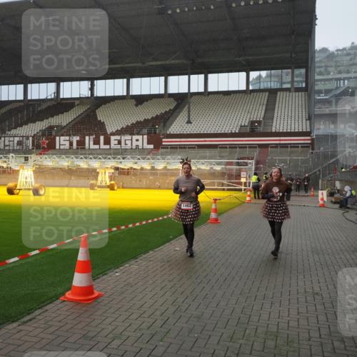 07.12.2025 - St. Pauli X-Mass-Run No. 15 Fabian Wolf http://msf.ph/oto/9415947 07.12.2025 11:06:53 Ziel 359, 382, 595, 1462, 1469, 1708, 4582, 4588 meine-sportfotos.de