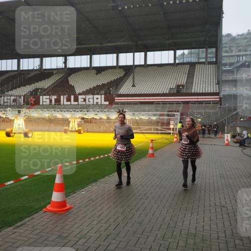 07.12.2025 - St. Pauli X-Mass-Run No. 15 Fabian Wolf http://msf.ph/oto/9415949 07.12.2025 11:06:53 Ziel 359, 382, 595, 1462, 1469, 1708, 4582, 4588 meine-sportfotos.de