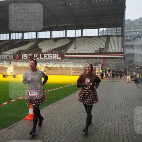 07.12.2025 - St. Pauli X-Mass-Run No. 15 Fabian Wolf http://msf.ph/oto/9415955 07.12.2025 11:06:55 Ziel 595, 1462, 1469, 1634, 1666, 1708, 1751, 4582, 4588 meine-sportfotos.de