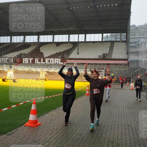07.12.2025 - St. Pauli X-Mass-Run No. 15 Fabian Wolf http://msf.ph/oto/9415961 07.12.2025 11:07:03 Ziel 595, 1462, 1469, 1634, 1666, 1751, 1861, 1862 meine-sportfotos.de