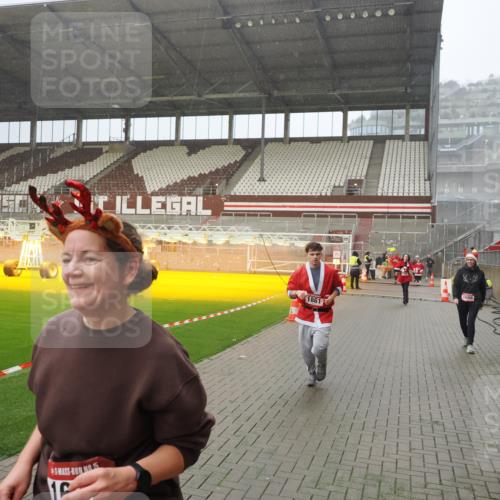 07.12.2025 - St. Pauli X-Mass-Run No. 15 Fabian Wolf http://msf.ph/oto/9415967 07.12.2025 11:07:04 Ziel 1462, 1469, 1634, 1666, 1751, 1861, 1862 meine-sportfotos.de
