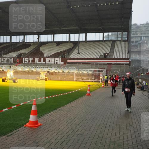 07.12.2025 - St. Pauli X-Mass-Run No. 15 Fabian Wolf http://msf.ph/oto/9415976 07.12.2025 11:07:06 Ziel 281, 688, 1469, 1634, 1666, 1751, 1861, 1862 meine-sportfotos.de