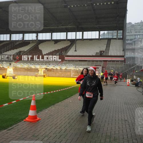 07.12.2025 - St. Pauli X-Mass-Run No. 15 Fabian Wolf http://msf.ph/oto/9415985 07.12.2025 11:07:08 Ziel 281, 596, 688, 1585, 1587, 1634, 1666, 1751, 1861, 1862 meine-sportfotos.de
