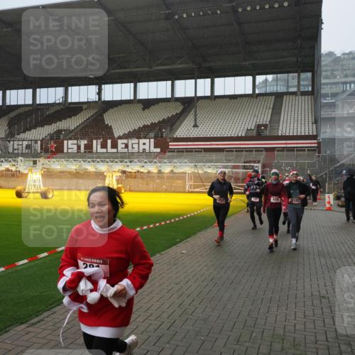 07.12.2025 - St. Pauli X-Mass-Run No. 15 Fabian Wolf http://msf.ph/oto/9416001 07.12.2025 11:07:15 Ziel 281, 342, 344, 490, 591, 596, 603, 621, 622, 688, 1202, 1206, 1585, 1587, 1634, 1666, 1751, 1861, 1862, 2403 meine-sportfotos.de