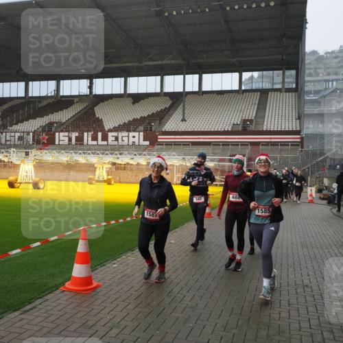 07.12.2025 - St. Pauli X-Mass-Run No. 15 Fabian Wolf http://msf.ph/oto/9416008 07.12.2025 11:07:17 Ziel 281, 342, 344, 476, 490, 591, 596, 603, 621, 622, 673, 688, 781, 1202, 1206, 1233, 1585, 1587, 1861, 1862, 2403 meine-sportfotos.de