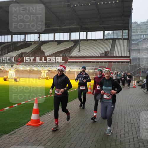 07.12.2025 - St. Pauli X-Mass-Run No. 15 Fabian Wolf http://msf.ph/oto/9416009 07.12.2025 11:07:17 Ziel 281, 342, 344, 476, 490, 591, 596, 603, 621, 622, 673, 688, 781, 1202, 1206, 1233, 1585, 1587, 1861, 1862, 2403 meine-sportfotos.de
