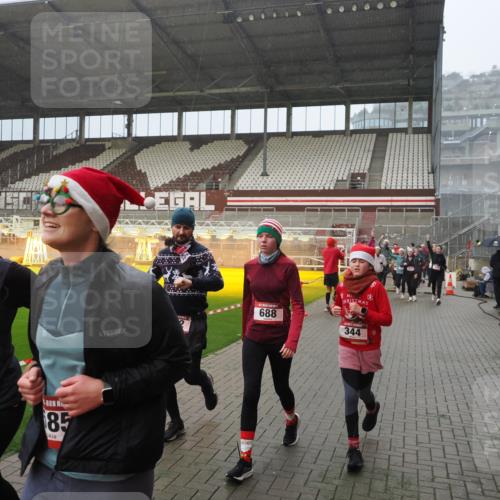 07.12.2025 - St. Pauli X-Mass-Run No. 15 Fabian Wolf http://msf.ph/oto/9416014 07.12.2025 11:07:18 Ziel 281, 342, 344, 476, 490, 591, 596, 603, 621, 622, 673, 688, 781, 1202, 1206, 1233, 1585, 1587, 1861, 1862, 2403, 5008 meine-sportfotos.de