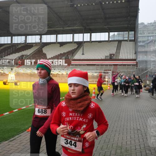 07.12.2025 - St. Pauli X-Mass-Run No. 15 Fabian Wolf http://msf.ph/oto/9416019 07.12.2025 11:07:19 Ziel 281, 342, 344, 476, 490, 591, 596, 603, 621, 622, 673, 688, 781, 1202, 1206, 1233, 1585, 1587, 1862, 2403, 5008 meine-sportfotos.de