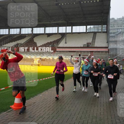 07.12.2025 - St. Pauli X-Mass-Run No. 15 Fabian Wolf http://msf.ph/oto/9416028 07.12.2025 11:07:23 Ziel 281, 342, 344, 476, 490, 591, 596, 603, 621, 622, 673, 688, 781, 1202, 1206, 1233, 1585, 1587, 2403, 5008 meine-sportfotos.de