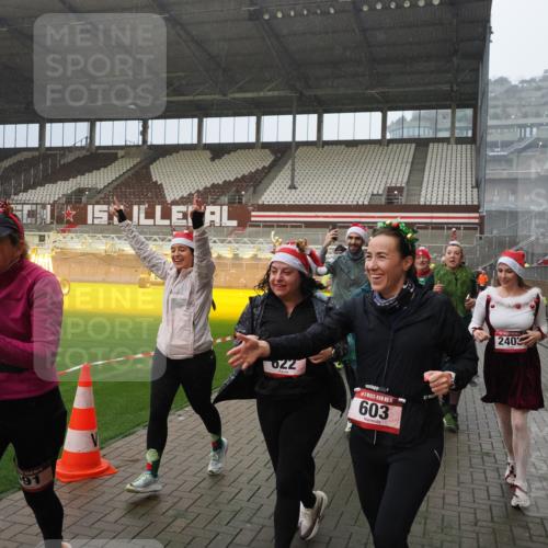 07.12.2025 - St. Pauli X-Mass-Run No. 15 Fabian Wolf http://msf.ph/oto/9416035 07.12.2025 11:07:24 Ziel 281, 342, 344, 476, 490, 591, 596, 603, 621, 622, 673, 688, 781, 1202, 1206, 1233, 1585, 1587, 2403, 5008 meine-sportfotos.de