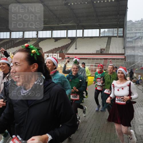 07.12.2025 - St. Pauli X-Mass-Run No. 15 Fabian Wolf http://msf.ph/oto/9416038 07.12.2025 11:07:25 Ziel 281, 342, 344, 476, 490, 591, 596, 603, 621, 622, 673, 688, 781, 1202, 1206, 1233, 1585, 1587, 2403, 5008 meine-sportfotos.de