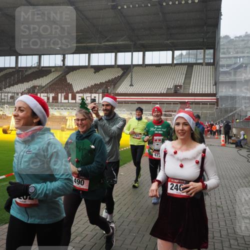 07.12.2025 - St. Pauli X-Mass-Run No. 15 Fabian Wolf http://msf.ph/oto/9416040 07.12.2025 11:07:25 Ziel 281, 342, 344, 476, 490, 591, 596, 603, 621, 622, 673, 688, 781, 1202, 1206, 1233, 1585, 1587, 2403, 5008 meine-sportfotos.de