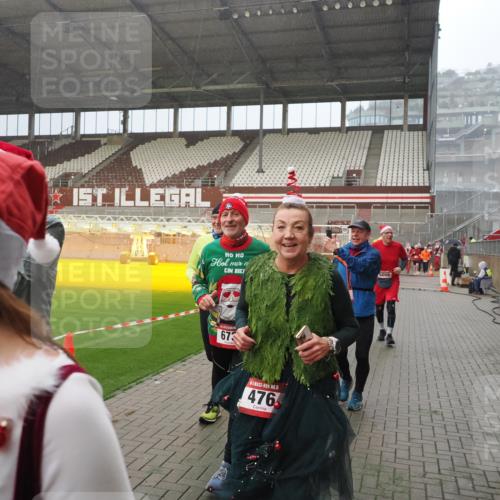 07.12.2025 - St. Pauli X-Mass-Run No. 15 Fabian Wolf http://msf.ph/oto/9416044 07.12.2025 11:07:26 Ziel 281, 342, 344, 476, 490, 591, 596, 603, 621, 622, 673, 688, 781, 1202, 1206, 1233, 1585, 1587, 2403, 5008 meine-sportfotos.de