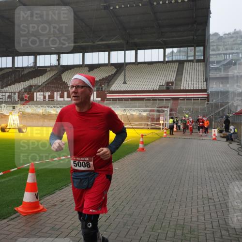 07.12.2025 - St. Pauli X-Mass-Run No. 15 Fabian Wolf http://msf.ph/oto/9416057 07.12.2025 11:07:29 Ziel 77, 315, 342, 344, 476, 490, 591, 603, 621, 622, 673, 781, 1202, 1206, 1233, 1235, 1824, 1866, 2403, 5008 meine-sportfotos.de