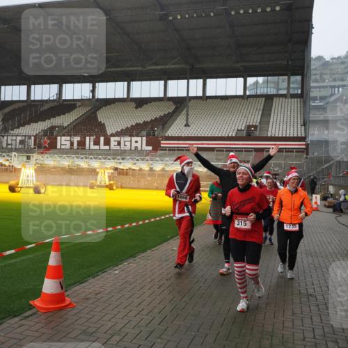 07.12.2025 - St. Pauli X-Mass-Run No. 15 Fabian Wolf http://msf.ph/oto/9416061 07.12.2025 11:07:37 Ziel 77, 315, 332, 377, 623, 781, 1233, 1235, 1509, 1824, 1866, 1910, 2693, 5008 meine-sportfotos.de