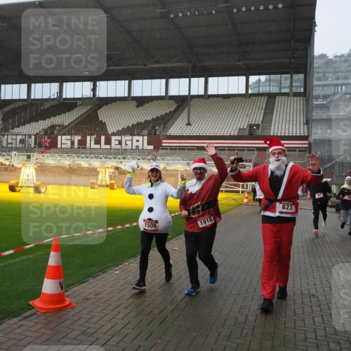 07.12.2025 - St. Pauli X-Mass-Run No. 15 Fabian Wolf http://msf.ph/oto/9416078 07.12.2025 11:07:41 Ziel 77, 273, 315, 332, 377, 389, 397, 623, 1235, 1509, 1812, 1824, 1866, 1910, 2693 meine-sportfotos.de
