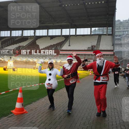 07.12.2025 - St. Pauli X-Mass-Run No. 15 Fabian Wolf http://msf.ph/oto/9416079 07.12.2025 11:07:41 Ziel 77, 273, 315, 332, 377, 389, 397, 623, 1235, 1509, 1812, 1824, 1866, 1910, 2693 meine-sportfotos.de