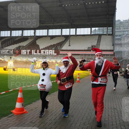 07.12.2025 - St. Pauli X-Mass-Run No. 15 Fabian Wolf http://msf.ph/oto/9416080 07.12.2025 11:07:41 Ziel 77, 273, 315, 332, 377, 389, 397, 623, 1235, 1509, 1812, 1824, 1866, 1910, 2693 meine-sportfotos.de