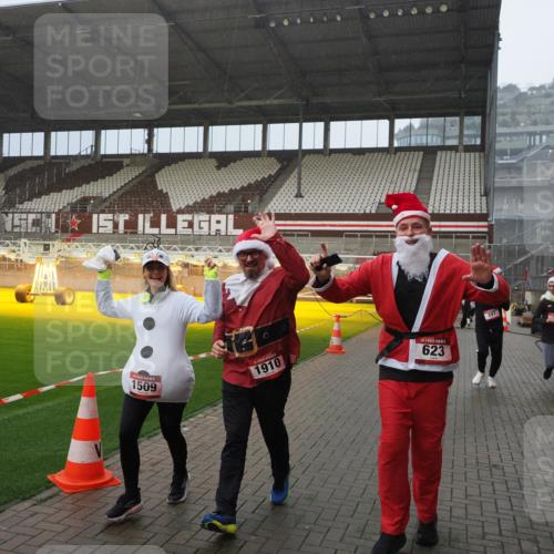 07.12.2025 - St. Pauli X-Mass-Run No. 15 Fabian Wolf http://msf.ph/oto/9416081 07.12.2025 11:07:41 Ziel 77, 273, 315, 332, 377, 389, 397, 623, 1235, 1509, 1812, 1824, 1866, 1910, 2693 meine-sportfotos.de