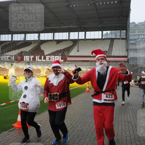 07.12.2025 - St. Pauli X-Mass-Run No. 15 Fabian Wolf http://msf.ph/oto/9416082 07.12.2025 11:07:42 Ziel 77, 271, 273, 315, 332, 377, 389, 397, 623, 1235, 1439, 1441, 1509, 1812, 1824, 1866, 1910, 2693 meine-sportfotos.de