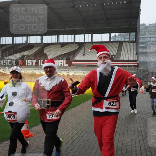 07.12.2025 - St. Pauli X-Mass-Run No. 15 Fabian Wolf http://msf.ph/oto/9416083 07.12.2025 11:07:42 Ziel 77, 271, 273, 315, 332, 377, 389, 397, 623, 1235, 1439, 1441, 1509, 1812, 1824, 1866, 1910, 2693 meine-sportfotos.de