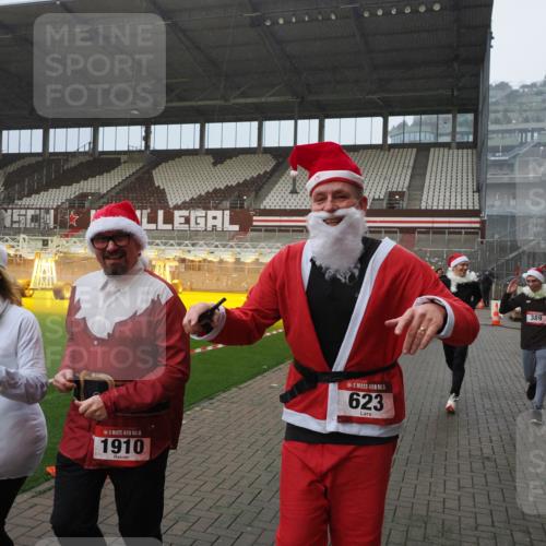 07.12.2025 - St. Pauli X-Mass-Run No. 15 Fabian Wolf http://msf.ph/oto/9416084 07.12.2025 11:07:42 Ziel 77, 271, 273, 315, 332, 377, 389, 397, 623, 1235, 1439, 1441, 1509, 1812, 1824, 1866, 1910, 2693 meine-sportfotos.de