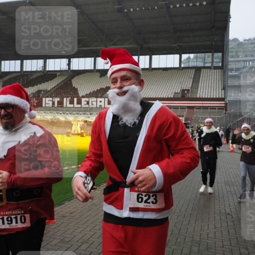07.12.2025 - St. Pauli X-Mass-Run No. 15 Fabian Wolf http://msf.ph/oto/9416085 07.12.2025 11:07:42 Ziel 77, 271, 273, 315, 332, 377, 389, 397, 623, 1235, 1439, 1441, 1509, 1812, 1824, 1866, 1910, 2693 meine-sportfotos.de