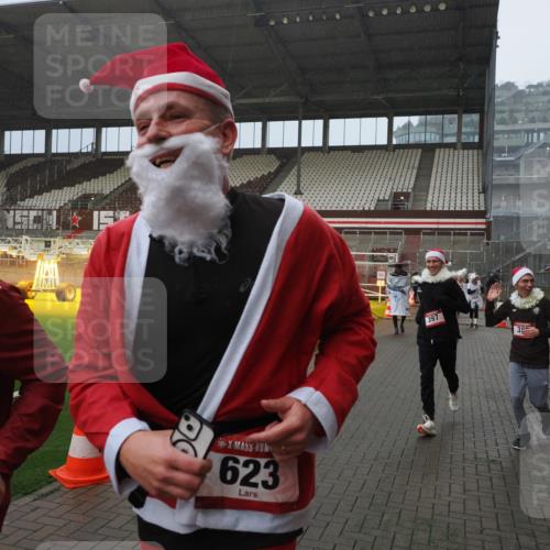 07.12.2025 - St. Pauli X-Mass-Run No. 15 Fabian Wolf http://msf.ph/oto/9416086 07.12.2025 11:07:42 Ziel 77, 271, 273, 315, 332, 377, 389, 397, 623, 1235, 1439, 1441, 1509, 1812, 1824, 1866, 1910, 2693 meine-sportfotos.de