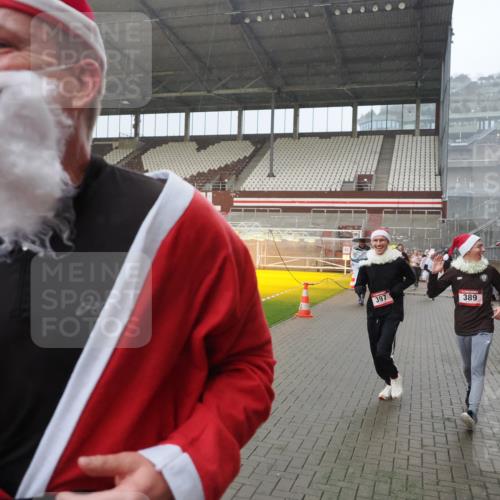 07.12.2025 - St. Pauli X-Mass-Run No. 15 Fabian Wolf http://msf.ph/oto/9416087 07.12.2025 11:07:43 Ziel 77, 271, 273, 315, 332, 377, 389, 397, 623, 1235, 1439, 1441, 1509, 1812, 1824, 1866, 1910, 2693 meine-sportfotos.de