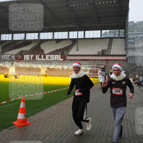 07.12.2025 - St. Pauli X-Mass-Run No. 15 Fabian Wolf http://msf.ph/oto/9416089 07.12.2025 11:07:43 Ziel 77, 271, 273, 315, 332, 377, 389, 397, 623, 1235, 1439, 1441, 1509, 1812, 1824, 1866, 1910, 2693 meine-sportfotos.de
