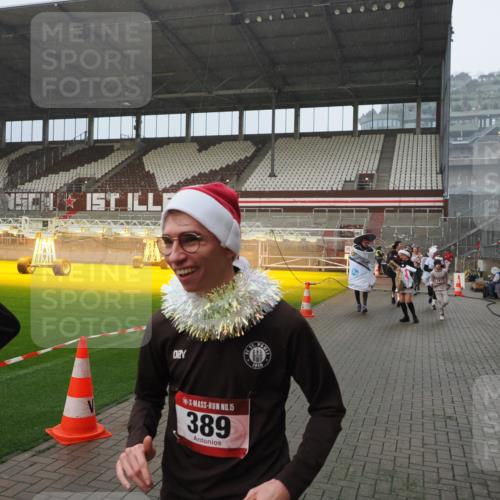 07.12.2025 - St. Pauli X-Mass-Run No. 15 Fabian Wolf http://msf.ph/oto/9416093 07.12.2025 11:07:44 Ziel 77, 271, 273, 315, 332, 377, 389, 397, 623, 1235, 1439, 1441, 1509, 1812, 1824, 1866, 1910, 2693 meine-sportfotos.de