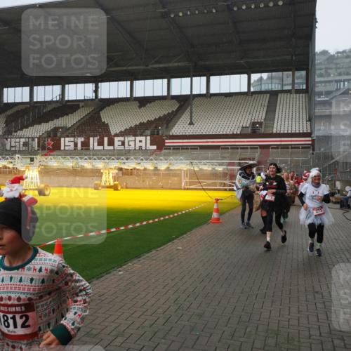 07.12.2025 - St. Pauli X-Mass-Run No. 15 Fabian Wolf http://msf.ph/oto/9416103 07.12.2025 11:07:47 Ziel 77, 271, 273, 286, 293, 315, 332, 377, 389, 397, 623, 1235, 1378, 1381, 1382, 1383, 1439, 1441, 1460, 1509, 1812, 1824, 1866, 1910, 2693 meine-sportfotos.de