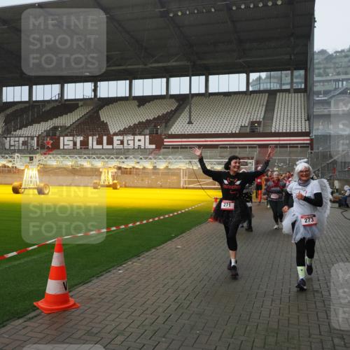 07.12.2025 - St. Pauli X-Mass-Run No. 15 Fabian Wolf http://msf.ph/oto/9416105 07.12.2025 11:07:48 Ziel 77, 271, 273, 286, 293, 315, 332, 377, 389, 397, 623, 1235, 1378, 1381, 1382, 1383, 1439, 1441, 1460, 1509, 1812, 1824, 1866, 1910, 2693 meine-sportfotos.de