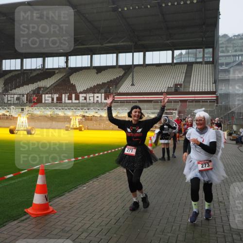 07.12.2025 - St. Pauli X-Mass-Run No. 15 Fabian Wolf http://msf.ph/oto/9416108 07.12.2025 11:07:49 Ziel 77, 271, 273, 286, 293, 332, 377, 389, 397, 623, 1107, 1235, 1378, 1381, 1382, 1383, 1439, 1441, 1460, 1509, 1812, 1824, 1866, 1910, 2693 meine-sportfotos.de